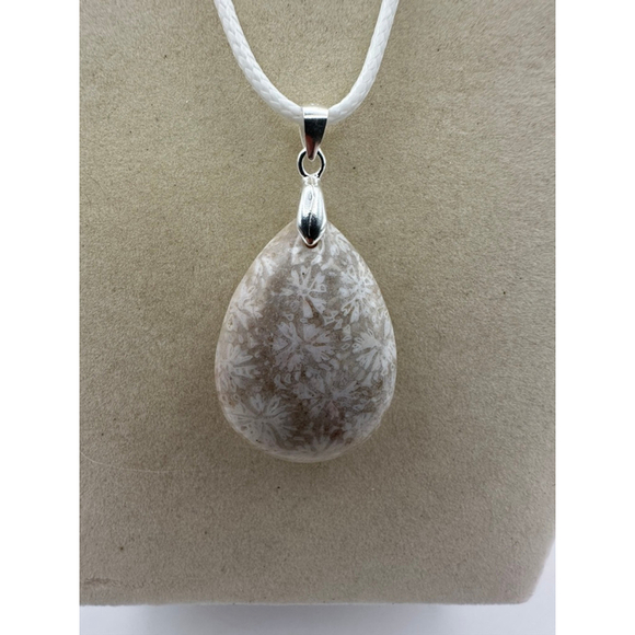 White Coral Agate Teardrop Pendant Necklace - Picture 4 of 10